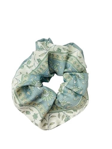 Stylish White Scrunchies: Chic & Comfy PACK OF 1